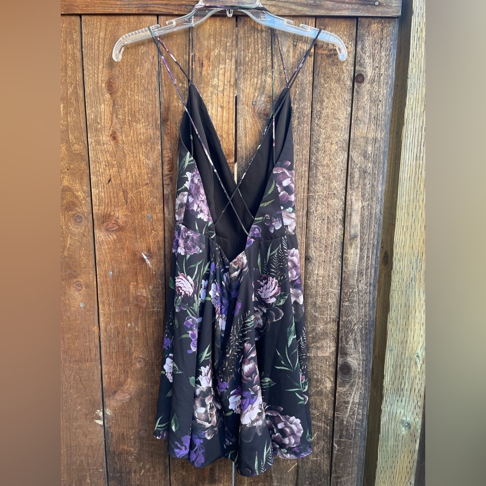 Fame and Partners Black/Purple Floral Strappy Dress Low Back V-Neck NWOT - Picture 3 of 6